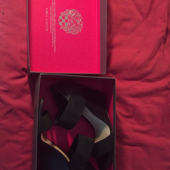 Vince Camuto heels Style: VC-MOONA - Picture 3 of 3